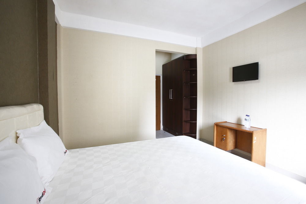 Reddoorz Near Cilandak Town Square Hotel Jakarta Exterior foto